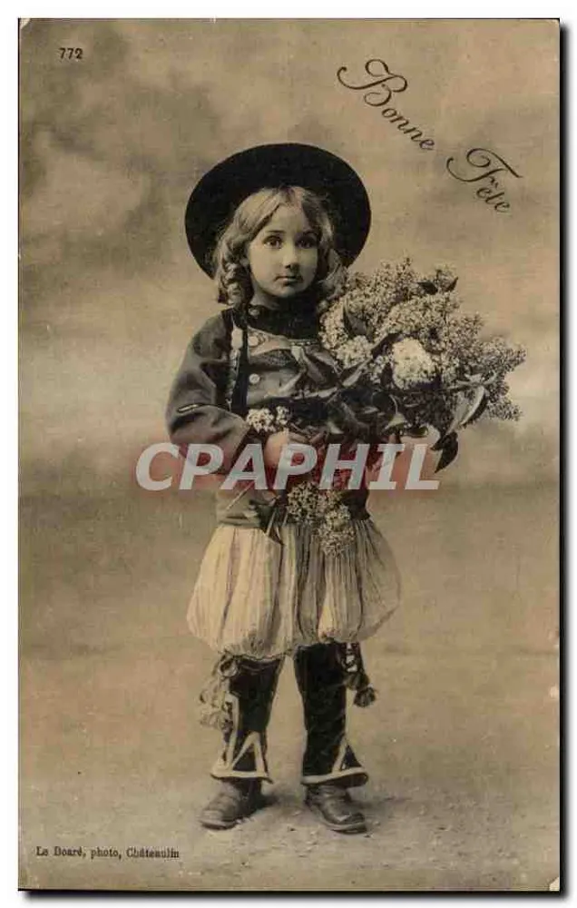 Mädchen im Volkskostüm — Bonne Fête — La Doaré, Foto, Châtesulim - Vorderseite
