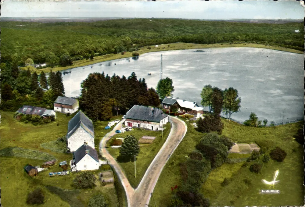 Luftaufnahme des Sees Le Hayon — Trelon (Nord) — Édition LAPIE - Vorderseite