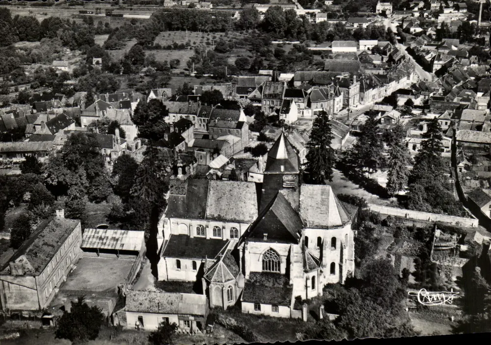 Rozoy-sur-Serre — Luftbild der Kirche — Cliché Adriennes 'CIM' - Vorderseite