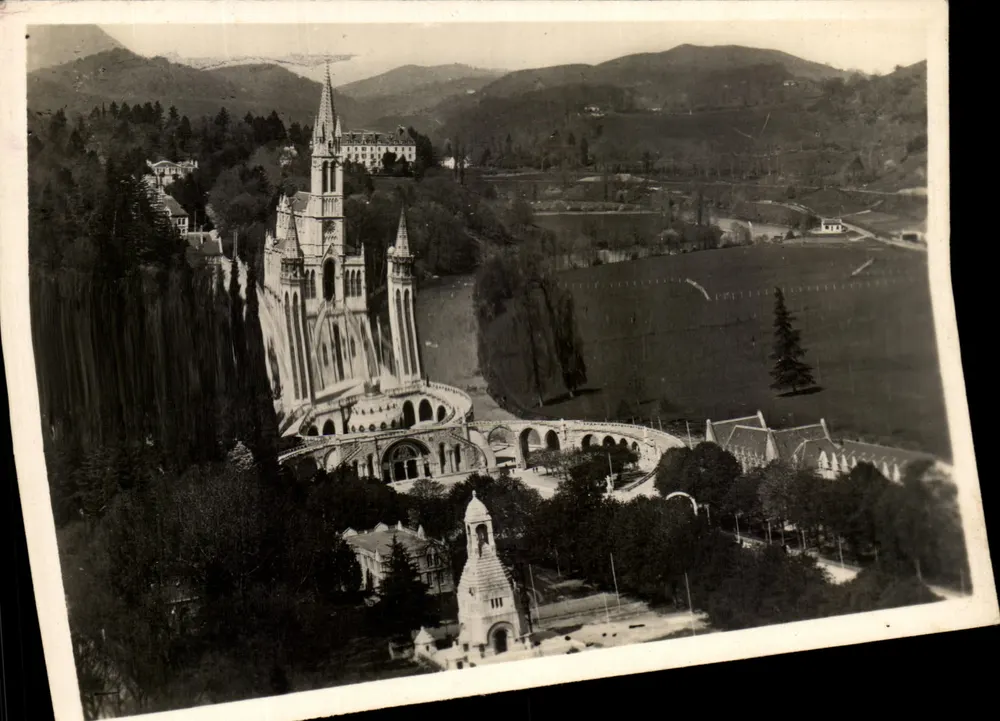 Lourdes — Die Basilika und der Interalliierte Denkmal von Schloss-Fort — Ausgabe P. DOUCET - Lourdes - Vorderseite