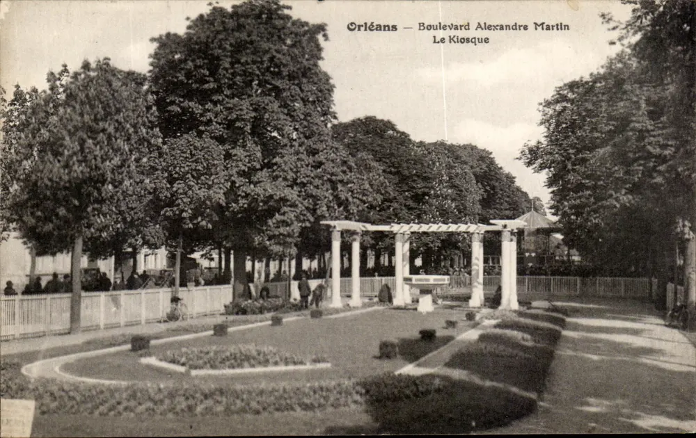 Orléans — Boulevard Alexandre Martin — O Kiosque - Frente