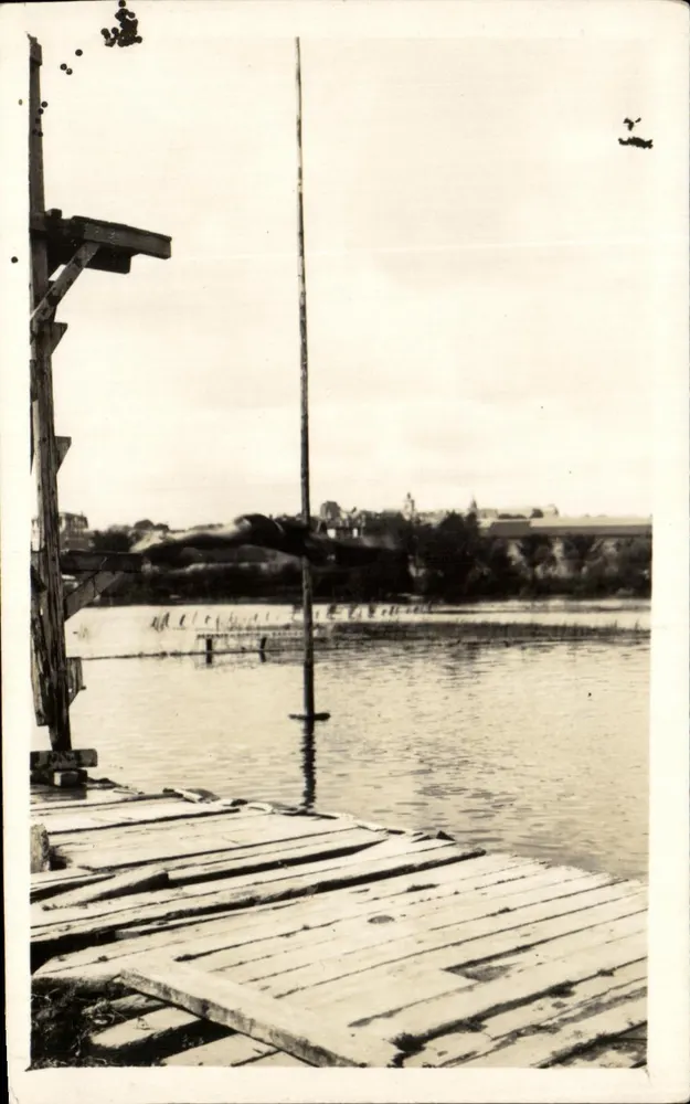 Ansicht eines Holzquais an einem Fluss — 925 - Vorderseite