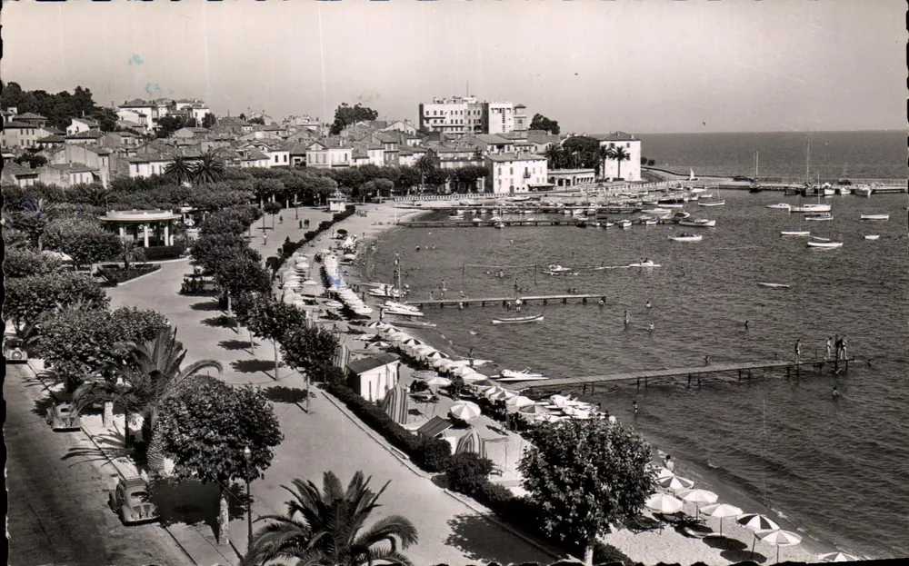 Sainte-Maxime — Die Bucht, die Stadt und der Promenadengang — Éditions Française Véritable - Vorderseite