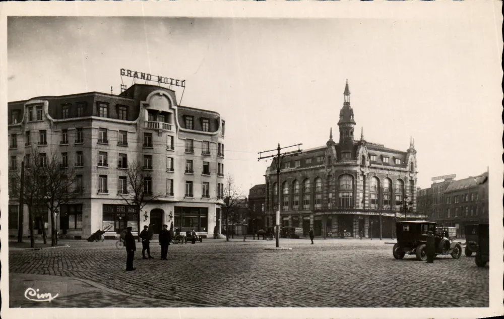 Valenciennes (Nord) — Place de la Gare — Blick von der Avenue du Commerce — Photo Quiller NACON - Vorderseite