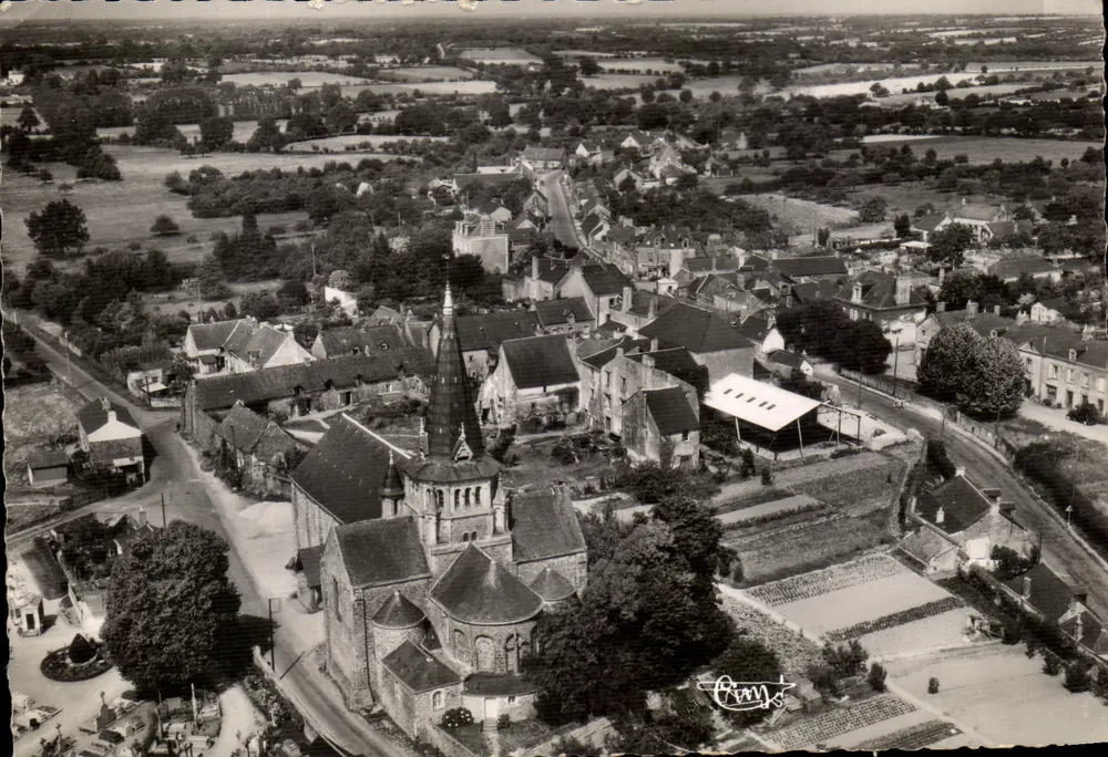 Châteaubriant — Luftbild — Kirche Saint-Jean-de-Béré (12. Jahrhundert) — Éditions Aériennes Combier - Vorderseite