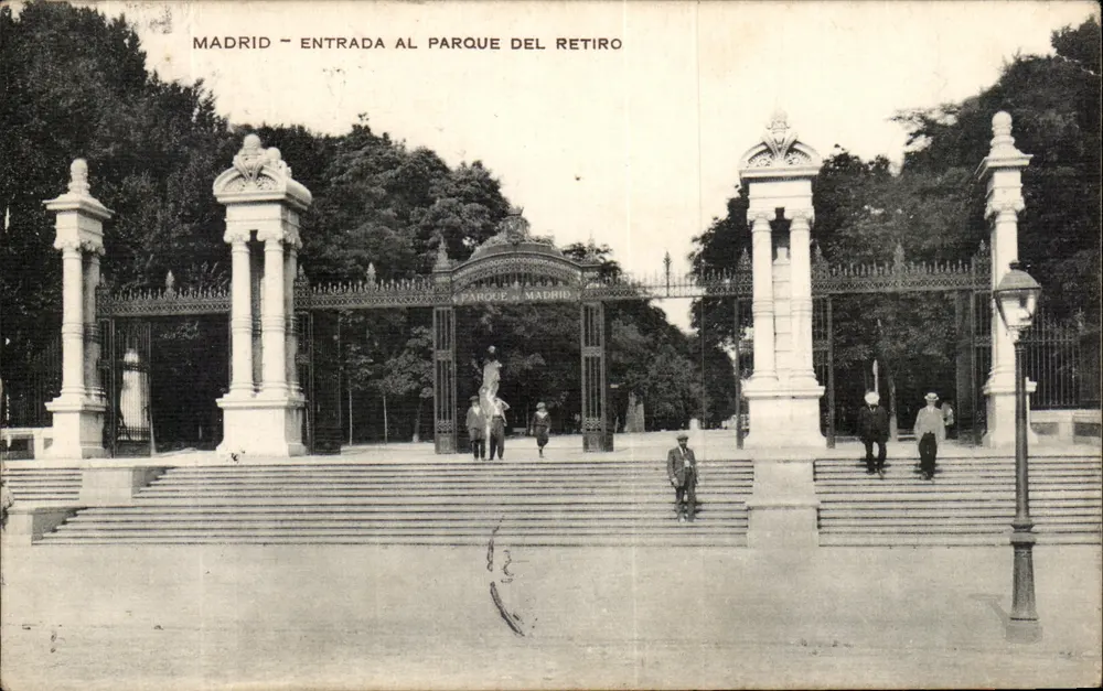 Madrid — Entrada ao Parque do Retiro — Union Postal Universal Espanha - Frente