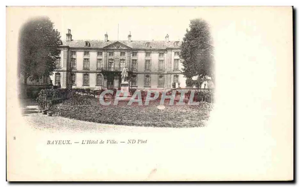 Bayeux — O Hotel de Ville — ND Phot - Frente