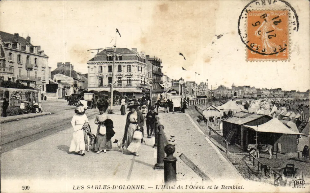 Les Sables-d'Olonne — Das Hotel de l'Océan und der Damm — NDHOT. - Vorderseite