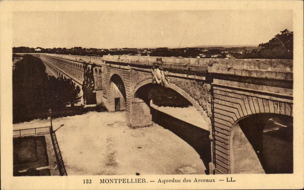 Montpellier — Aqueduc dos Arceaux — LL. - Frente