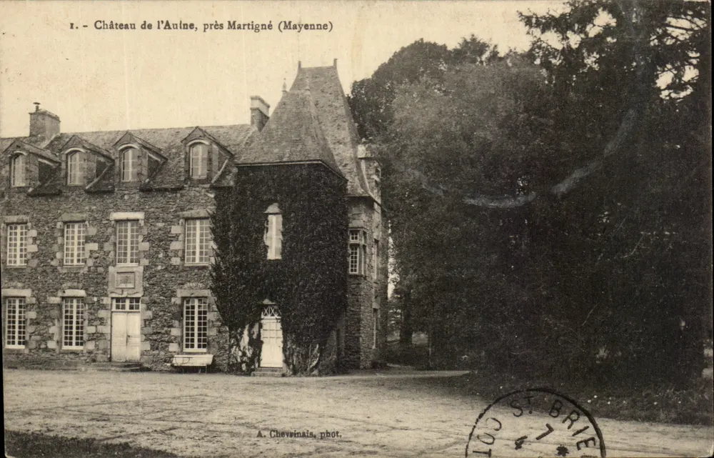 Castello di l'Auine, vicino Martigné (Mayenne) — A. Cheveinais, fot. - Recto