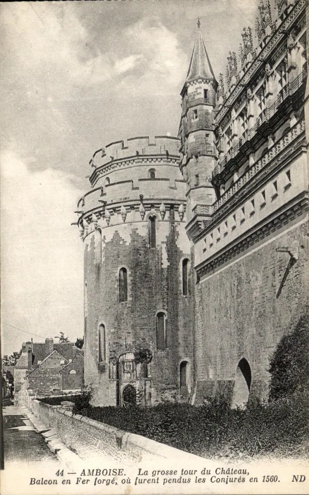 Amboise — Die große Turm des Schlosses, Eisenbalcon, an dem die Verschwörer 1560 gehängt wurden — ND - Vorderseite