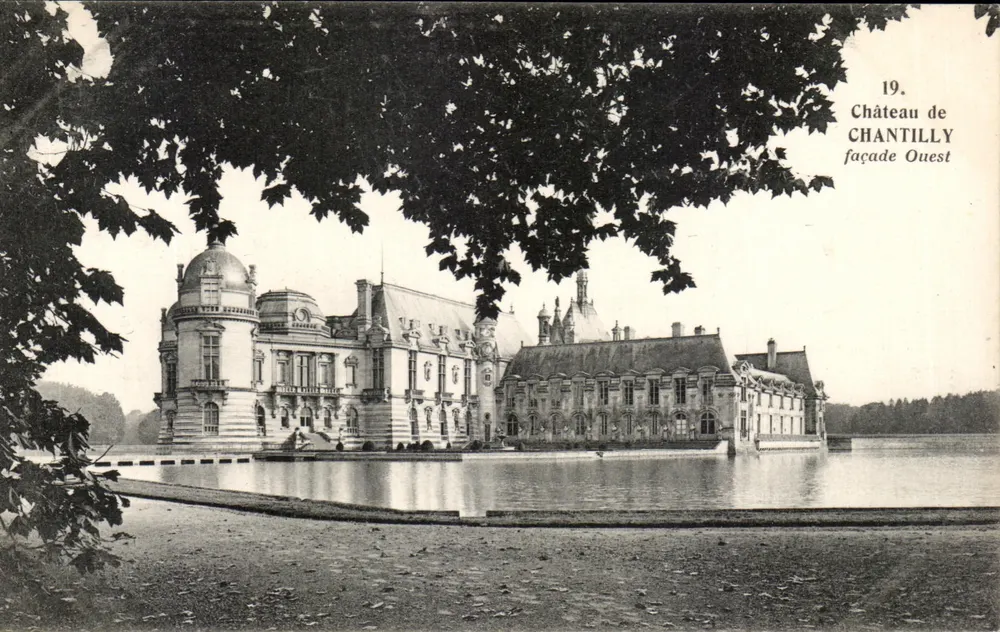 Castelo de Chantilly — fachada Oeste — Héliotypie Bourdier et Faucheux, Versailles, n°19 - Frente