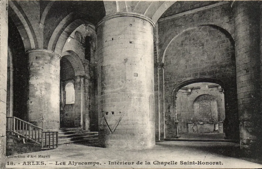 Les Alyscamps — Innenansicht der Kapelle Saint-Honorat — Collection d'Art Magali, n°18 - Vorderseite