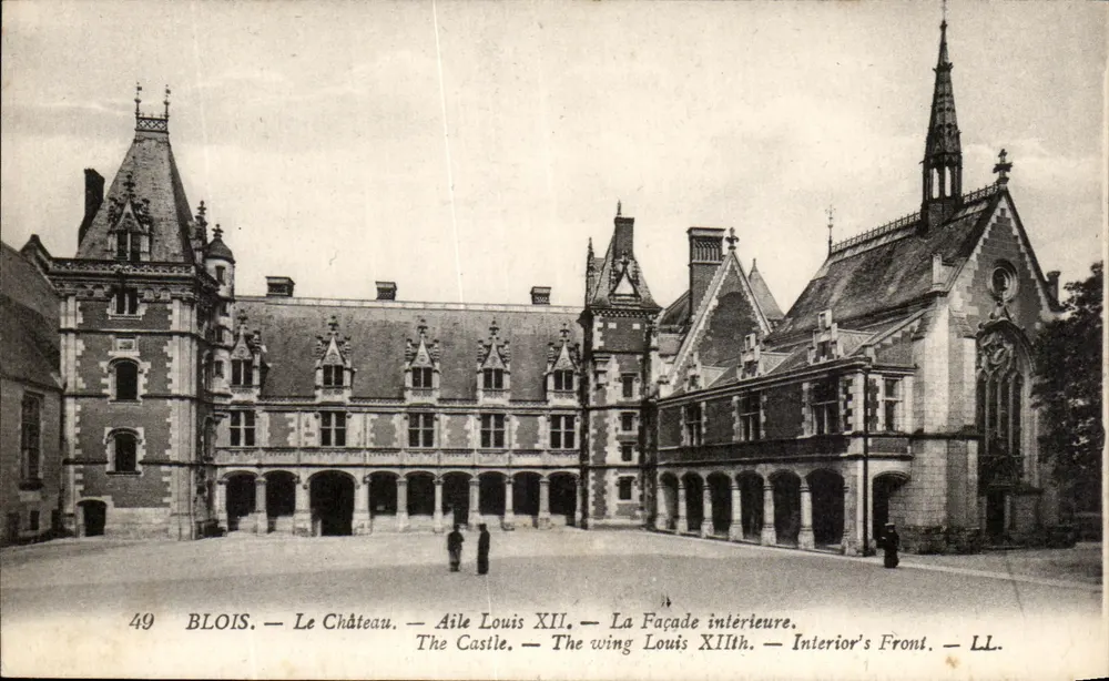 Blois — Das Schloss — Flügel Louis XII — Innenfassade - Vorderseite