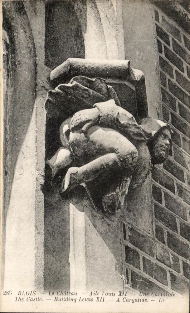 Blois — Das Schloss — Flügel Louis XII — Eine Karyatide - Vorderseite