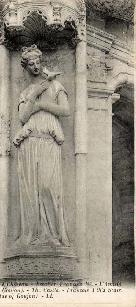 Schloss Château — Treppenhaus von François I — Statue von Goujon — Freundschaft - Vorderseite