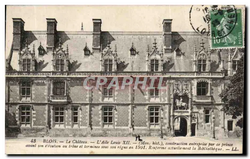 Blois — Das Schloss — Der Flügel Louis XII — Bau begonnen von diesem Prinzen vor seiner Erhebung auf den Thron und fertiggestellt während seiner Herrschaft im Jahr 1501. Enthält derzeit die Bibliothek. - Vorderseite