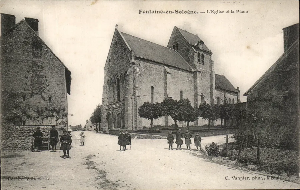 Fontaine-en-Sologne — Die Kirche und der Platz — C. Vannier, phot., à Blois - Vorderseite