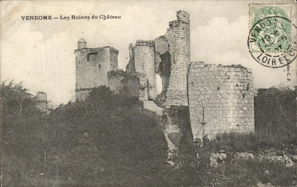 Vendôme — Ruiny zamku — Wydawca: Loiret C.R. - Awers