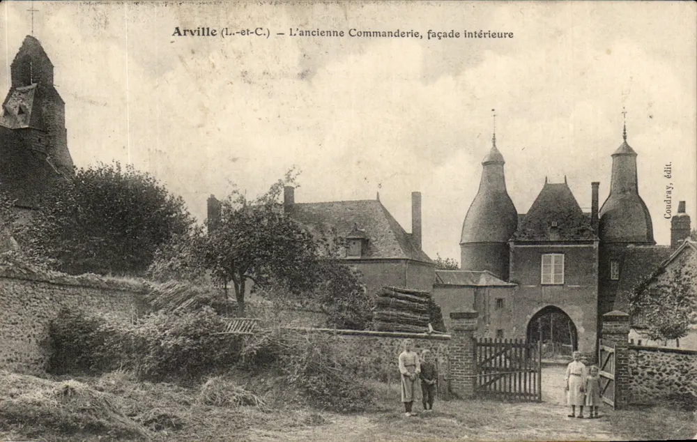 Arville (l.-et-C.) – A antiga Comendatária, fachada interna — Coudray, editor - Frente