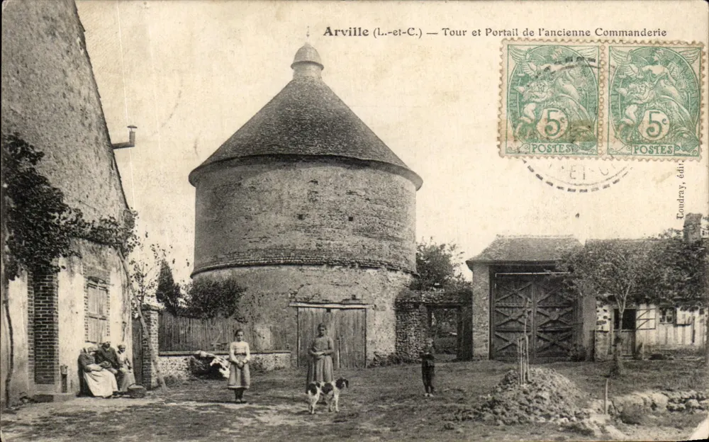 Arville (L.-et-C.) — Turm und Portal der alten Kommanderie — Londray, édit. - Vorderseite