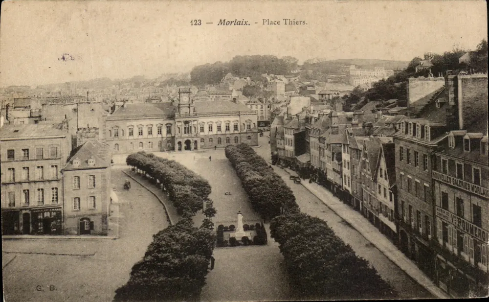 Morlaix - Praça Thiers — vista panorâmica — G. B. n°123 - Frente