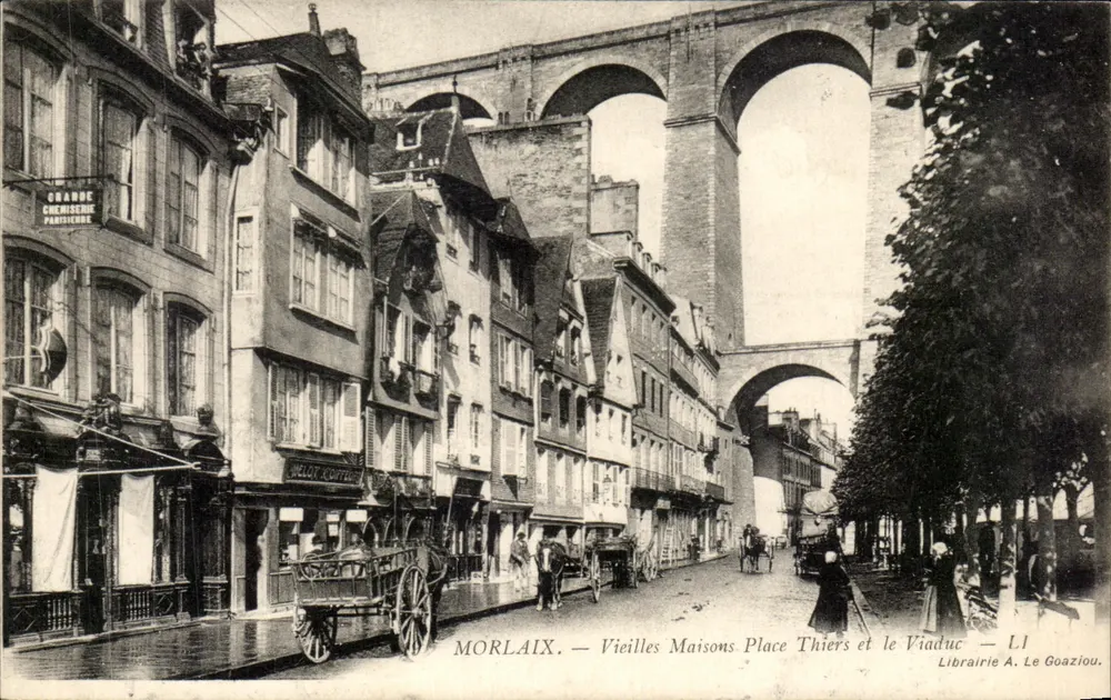 Morlaix — Alte Häuser Place Thiers und der Viadukt — Librairie A. Le Goaziou - Vorderseite