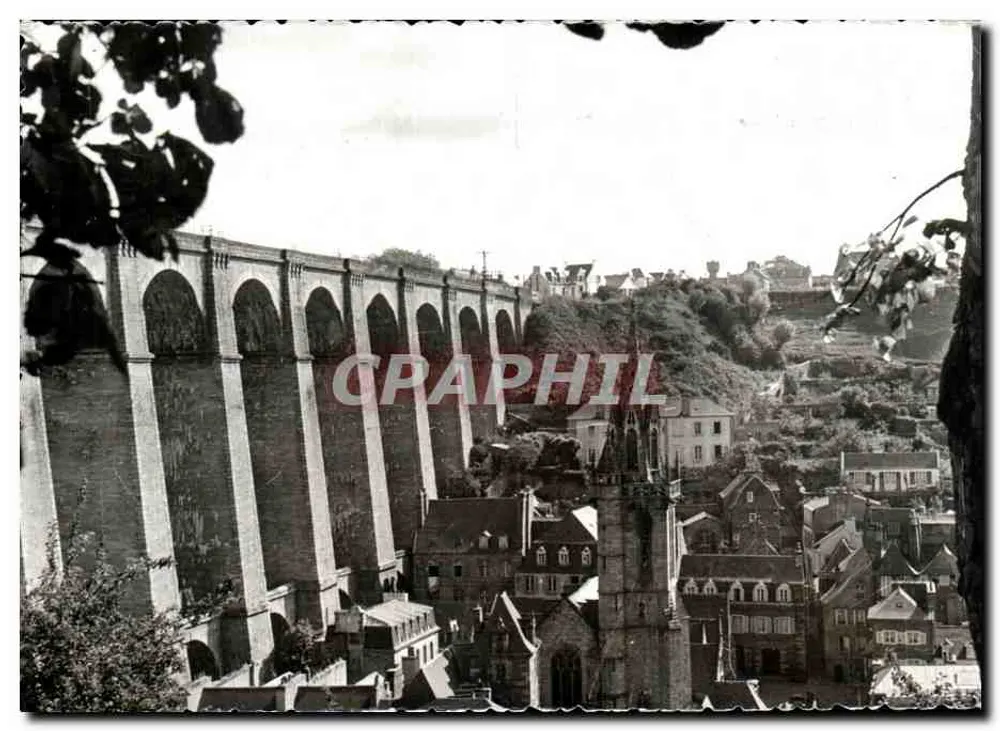 Morlaix (Finistère) — Aussicht auf die Stadt — École Notre-Dame de Lourdes - Vorderseite