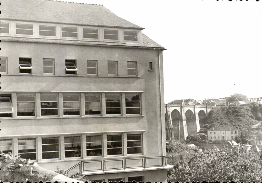 Escola Notre-Dame de Lourdes — Morlaix (Finistère) — Novas turmas — Studio MARY - Frente
