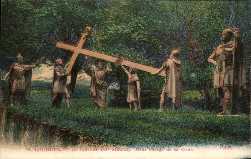 Lourdes — Le Calvaire (11e Station). Jésus charge de sa Croix — CAP. - Recto