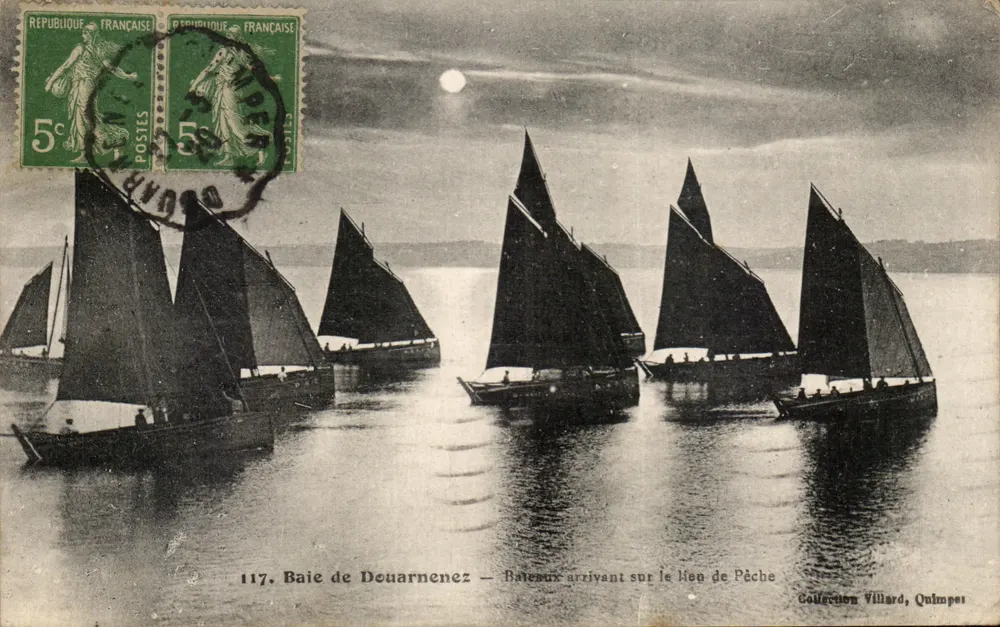 Bucht von Douarnenez — Boote, die am Fischereiknoten ankommen — Sammlung Villard, Quimper - Vorderseite