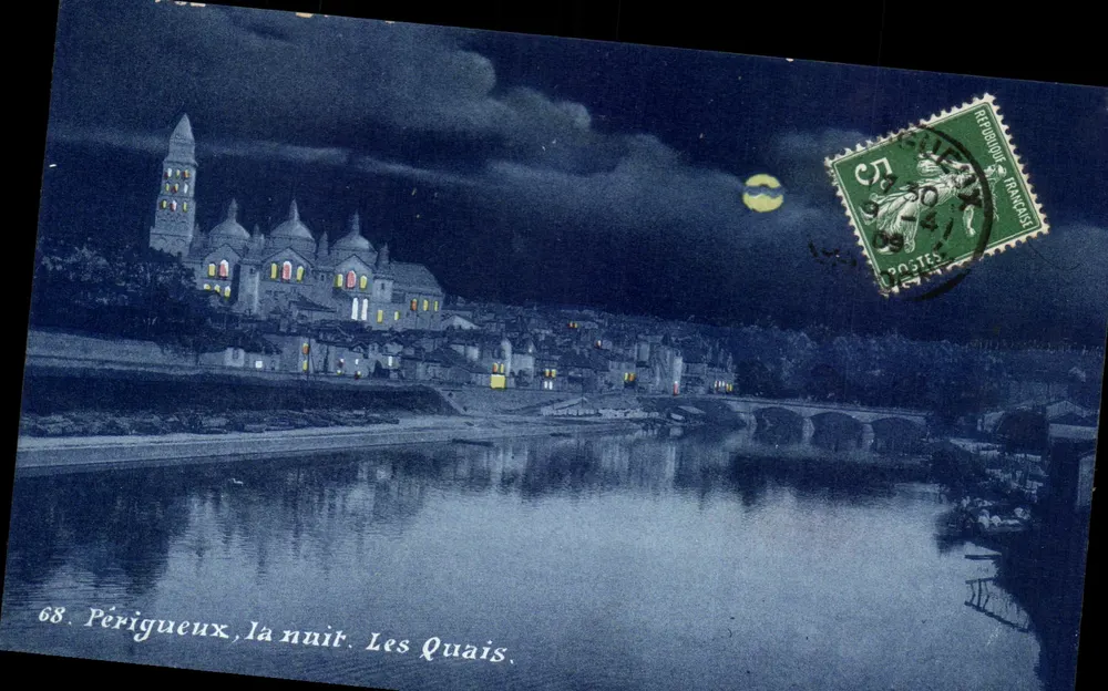 Périgueux, à noite. Les Quais — vista noturna da catedral e do rio — editor desconhecido, n° 68 - Frente
