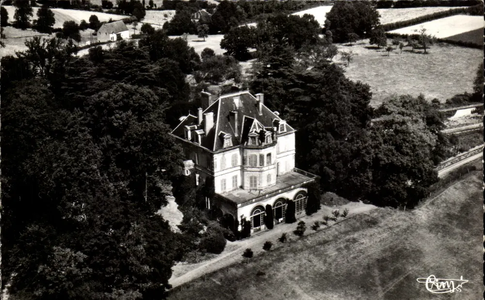 Schloss Budelle — Luftbild — Combiér Imp. & Phot. (S.-et-L.) - Vorderseite