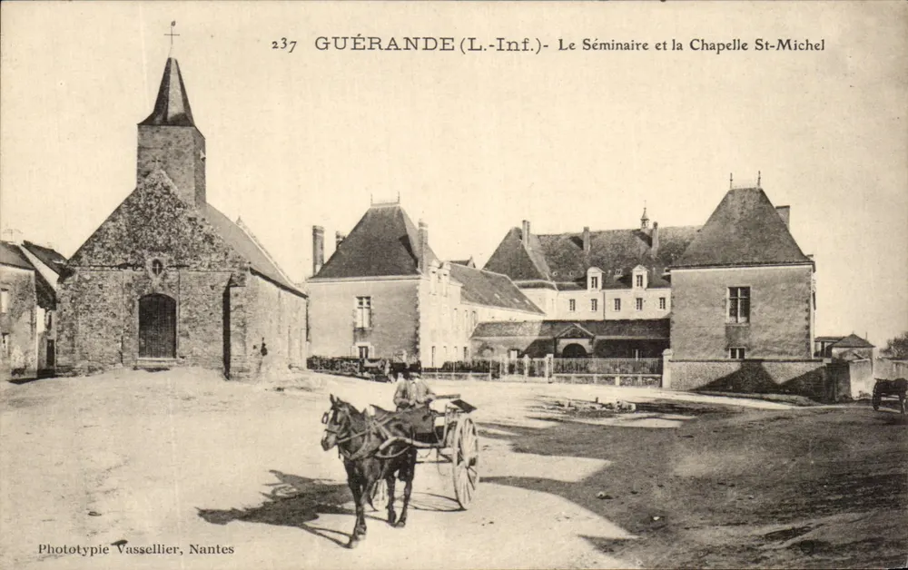 Guérande (L.-Inf.) — Ansicht des Seminariums und der Kapelle St-Michel — Phototypie Vassellier, Nantes - Vorderseite