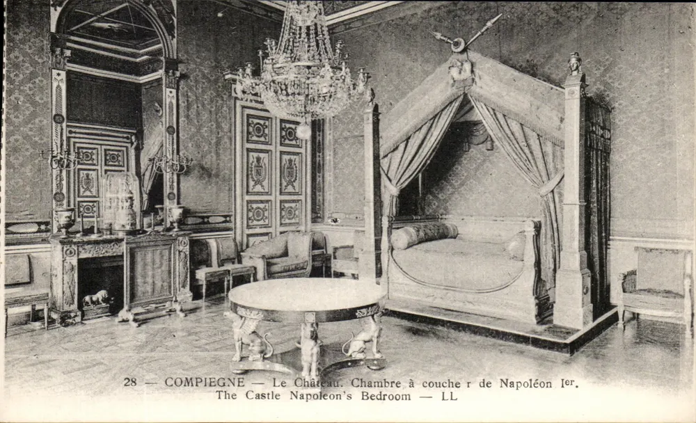 Compiegne — Schlafzimmer von Napoleon I — Das Schloss — 28 - Vorderseite