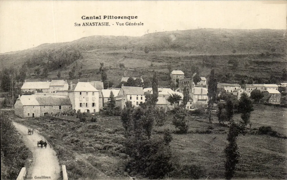 Sainte-Anastasie - Allgemeiner Blick — Cantal Pittoresk, Photo Gouilloux - Vorderseite