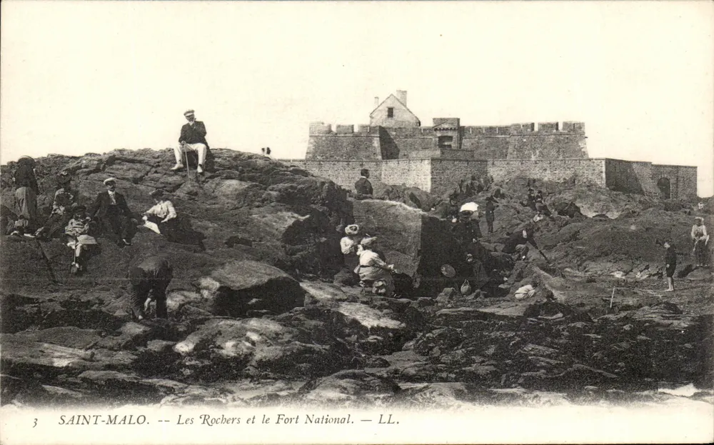 Saint-Malo — Die Felsen und das Nationale Fort — LL. - Vorderseite