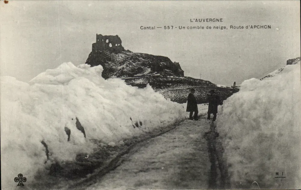 Cantal — Ein Schneefeld auf der Route nach APCHON — L'Auvergne, n°557 - Vorderseite