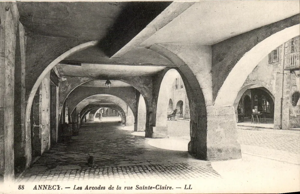Annecy — Ansicht der Arcaden der Straße Sainte-Claire — LL - Vorderseite