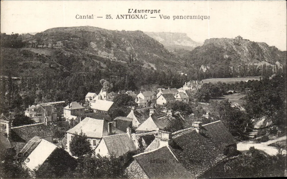 Antignac — Panoramablick — Auvergne, Cantal — 25. Gedruckt und illustriert - Vorderseite