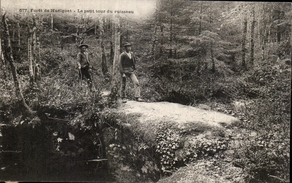 Wald von Huélgoat — Kleiner Rundgang am Bach — unbekannter Verleger, Nr. 577 - Vorderseite