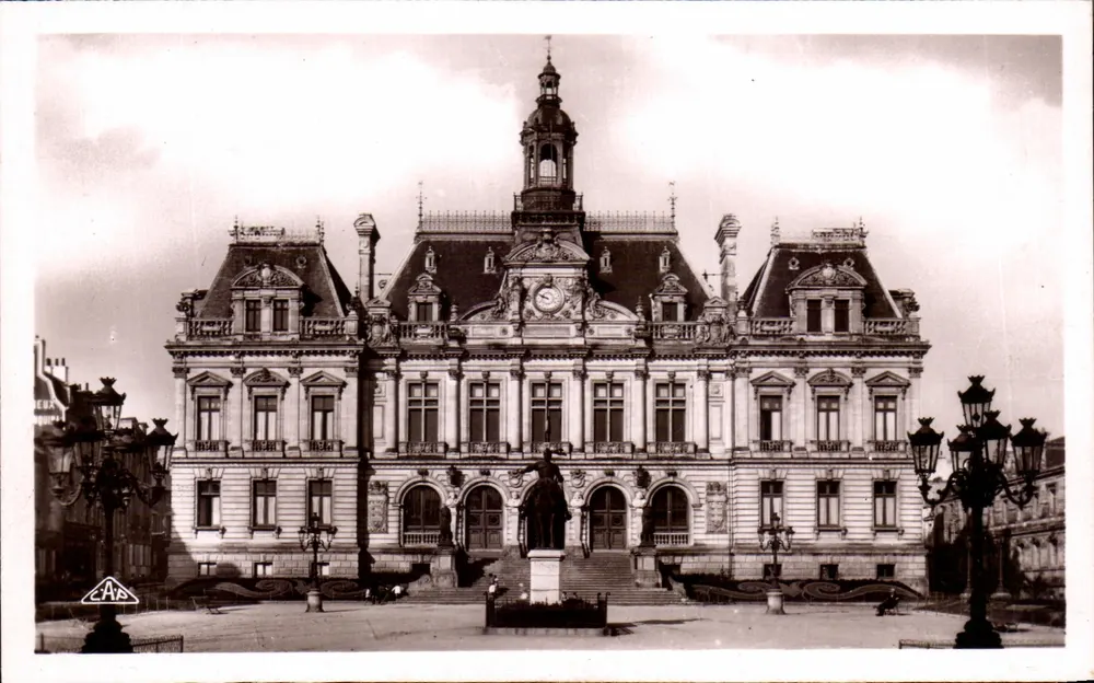 Vannes - O Hotel de Ville — editor REAL-PHOTO - n°1 - Frente