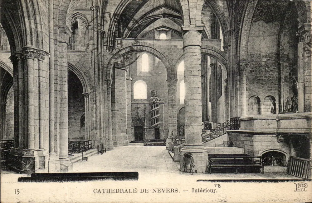 Catedral de Nevers — Interior — YND Phot. - Frente