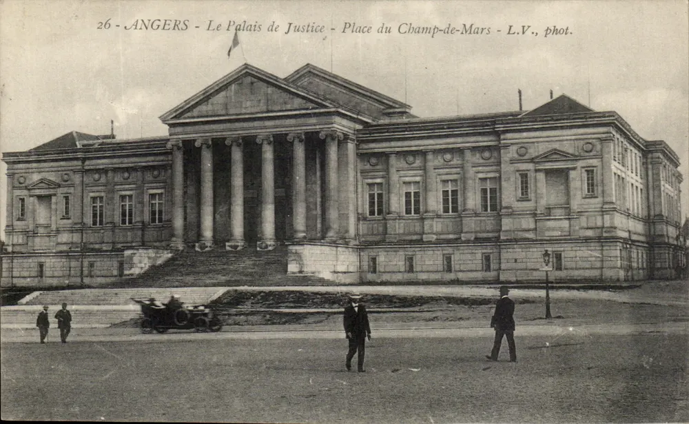 Angers - Das Palais de Justice - Place du Champ-de-Mars - L.V., phot. - Vorderseite