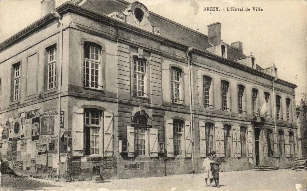 Briey - Het Stadhuis — uitgever Magasins Réaux, serie-nummer niet zichtbaar - Voorkant