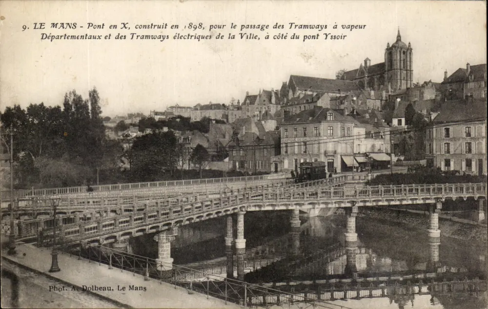 Le Mans - Brug X, gebouwd in 1898 voor de doorrijding van stoom- en elektrische trams, naast brug Yssoir - Voorkant
