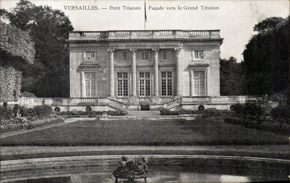 Versailles — Petit Trianon — Fassade zum Grand Trianon - Vorderseite