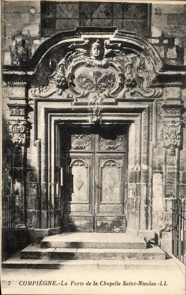 Compiègne — A Porta da Capela São Nicolau — LL - Frente