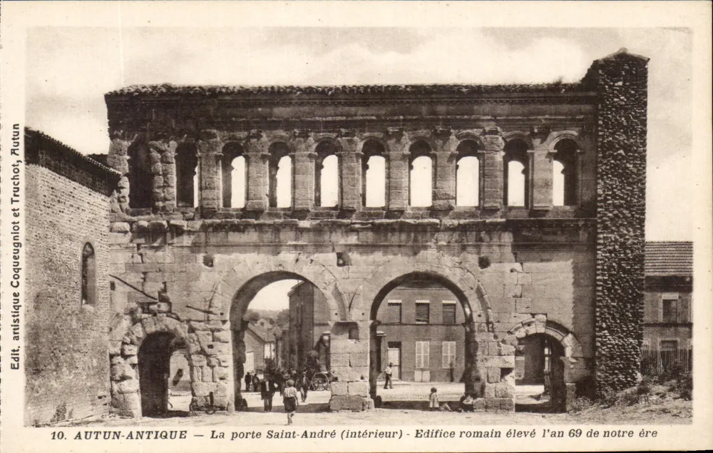 Autun-Antigo — A porta de São André (interior) — Edifício romano erguido no ano 69 da nossa era — Autun, Truchot e Coqueugnlot - Frente