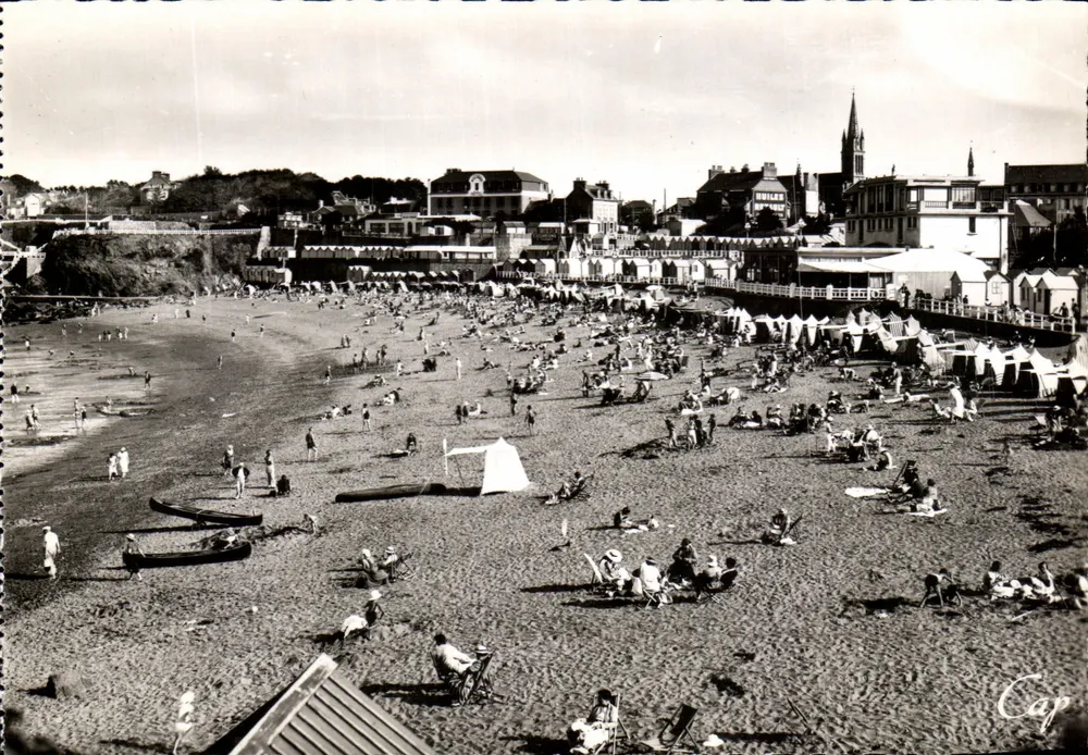 St-Quay-Portrieux — Die Casino-Strand — C.P.A.P.HIL, Paris - Vorderseite